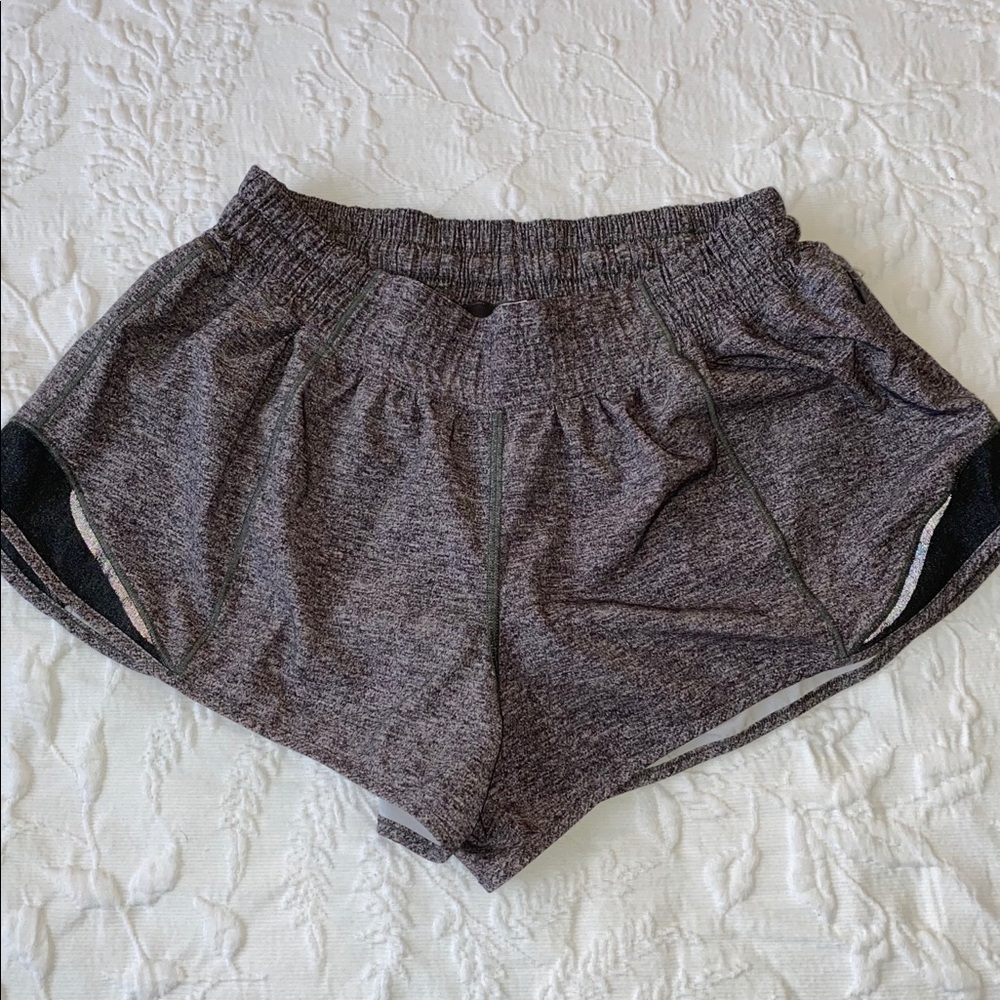 Lululemon Hotty Hot Short 2.5